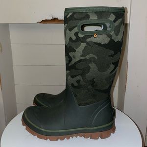 Never worn Bogs winter boots